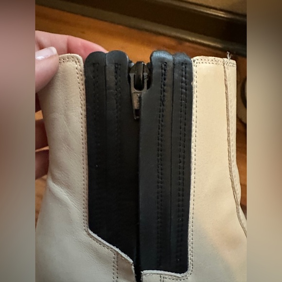 Free People James Chelsea Boot White Leather Lug Sole | NIB Size 38.5 / US 8 - Picture 8 of 16